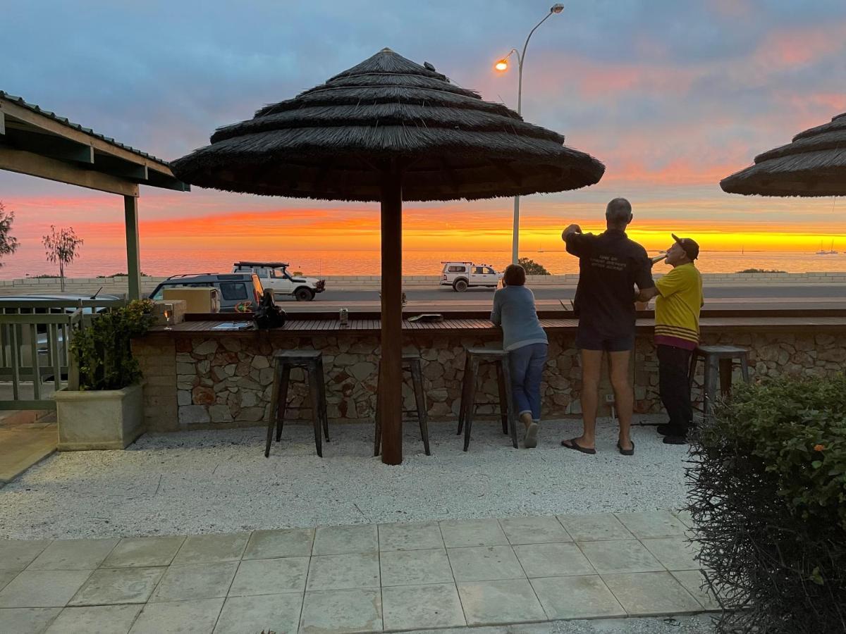 Aparthotel Shark Bay Seafront 3*